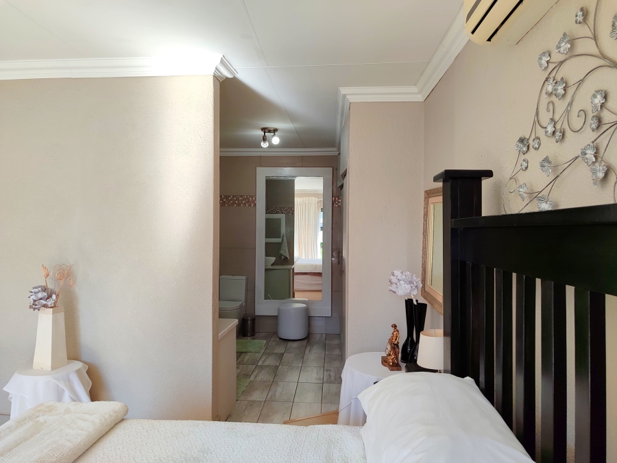 6 Bedroom Property for Sale in Doringkruin North West